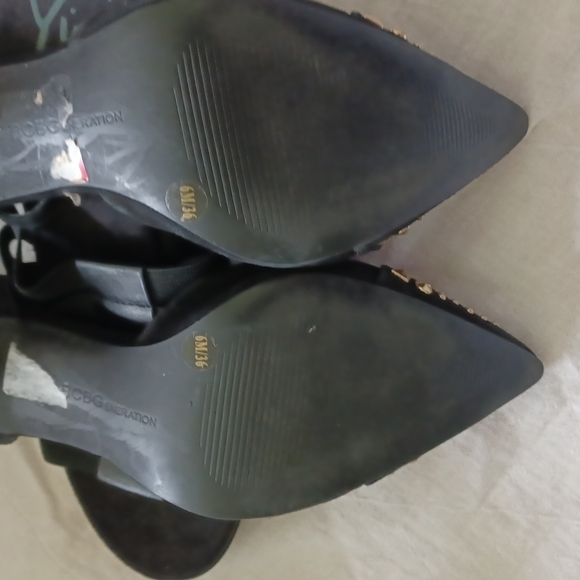 ❄️BCBG black strapy studded heels - Picture 7 of 8